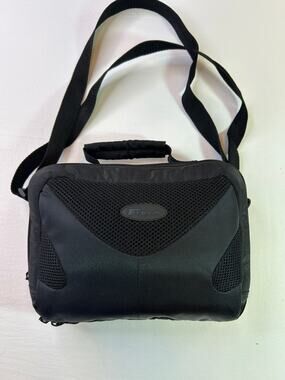 Initial IDM-1731 7 Inch Portable DVD Player with Case Remote Cords